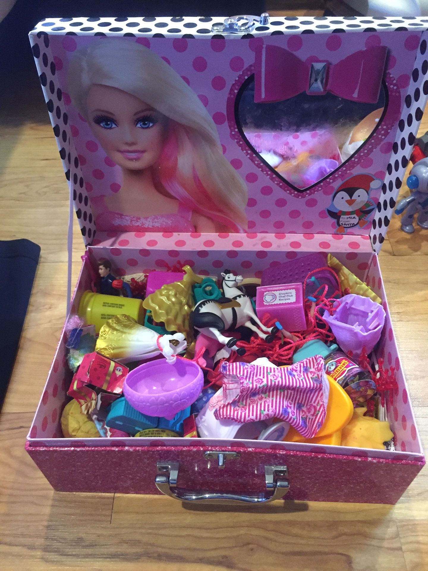 A bundle of mixed Barbies, Shopkins, Lol accessories ! All yours for only $25!🔥🔥