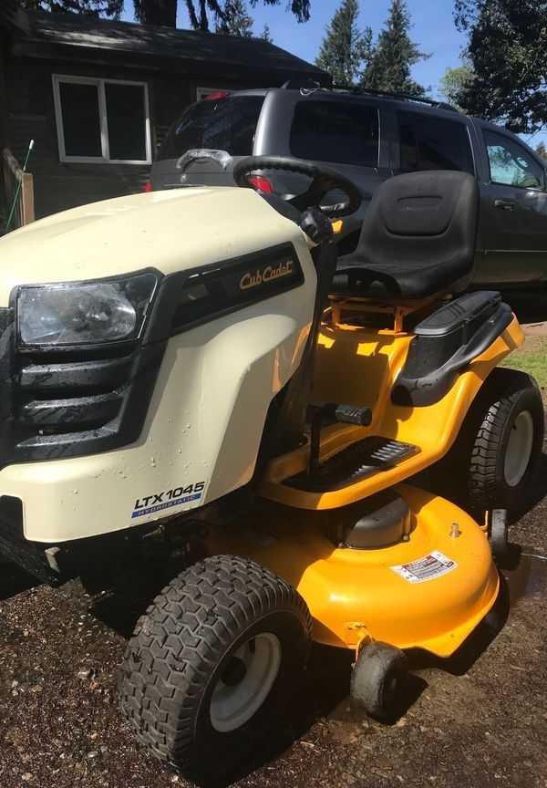 2012 Cub Cadet Riding Lawn Mower