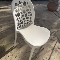 Designer White Plastic Chair X6