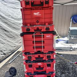 MILWAUKEE PACKOUT MOBILE TOOL CHEST.