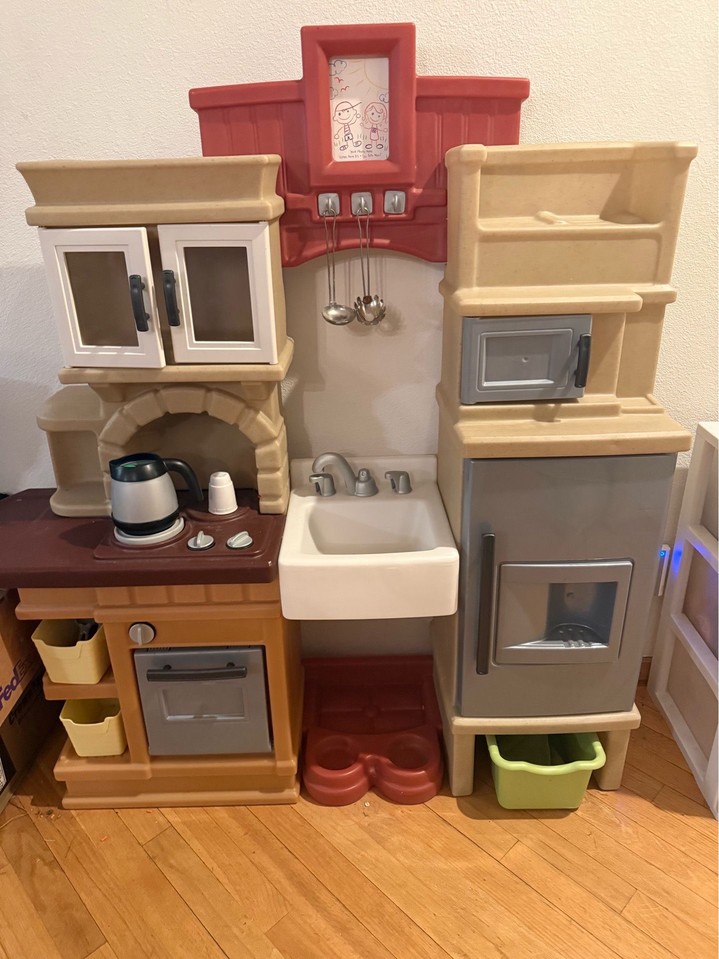 Play kitchen set- little tikes 2