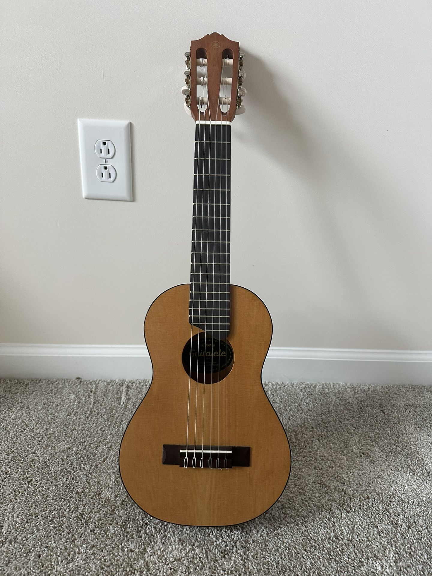 Yamaha GL1 Guitalele With Cover
