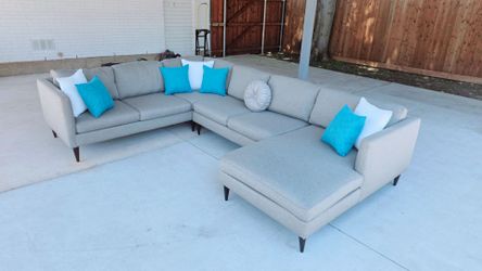 Havertys sectional sofa great condition very comfortable asking 790$