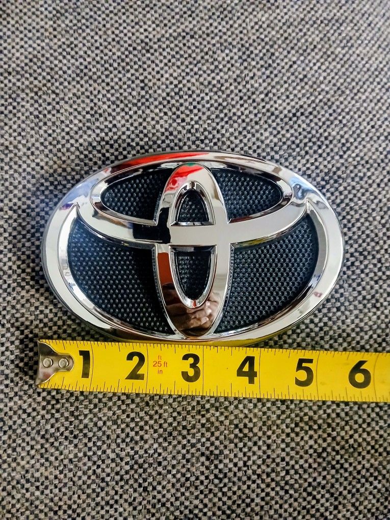 Toyota Radiator Grill Emblem New