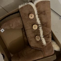 Uggs Size 10 Womens 