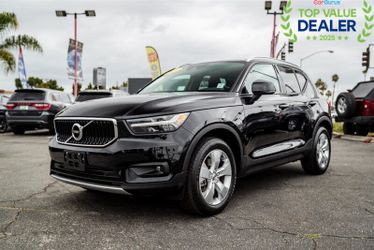 2021 Volvo XC40 T5 Momentum