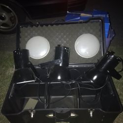 Very Nice Studio Lights In Hard Shell Carrie Case Only $60 Firm