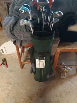 Like new set gold clubs and bags,used very little must sell, stuff crowd in basement,own set