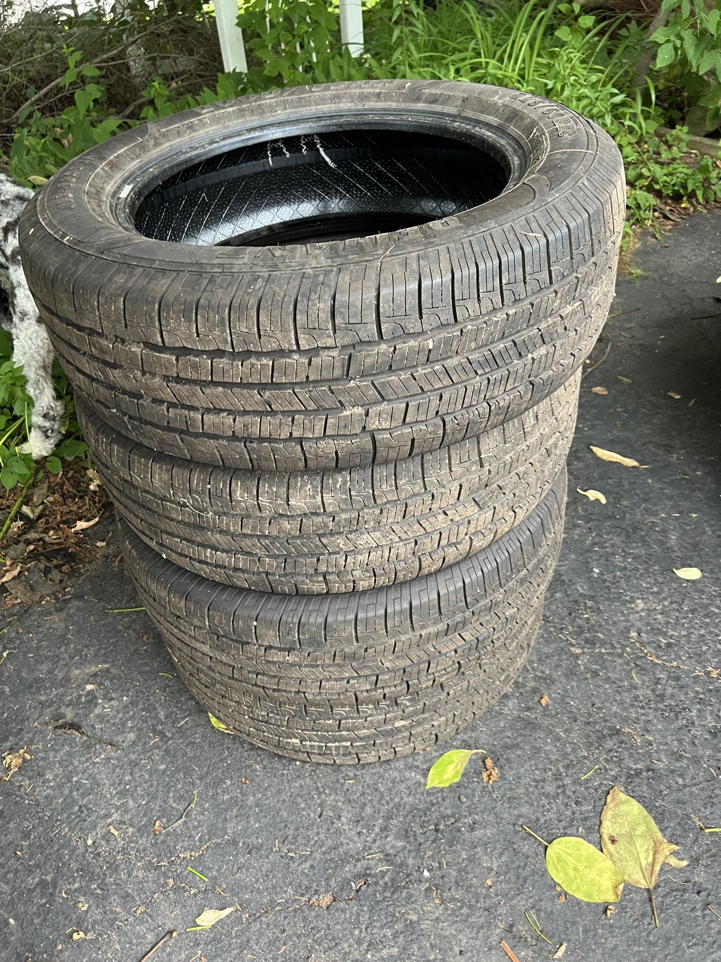 4 Like New Goodyear 225/60R18 All-season tires