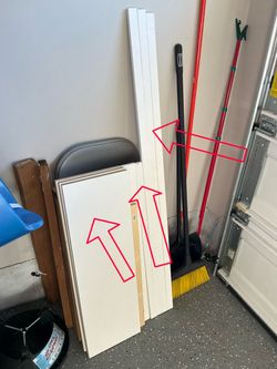 FREE SHELVES AND WOODEN BEAMS
