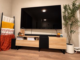 TV stand/ Entertainment center