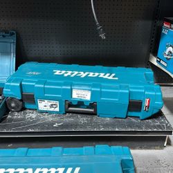 Makita 14 Amp 27 lb. AVT Demolition Hammer with Case