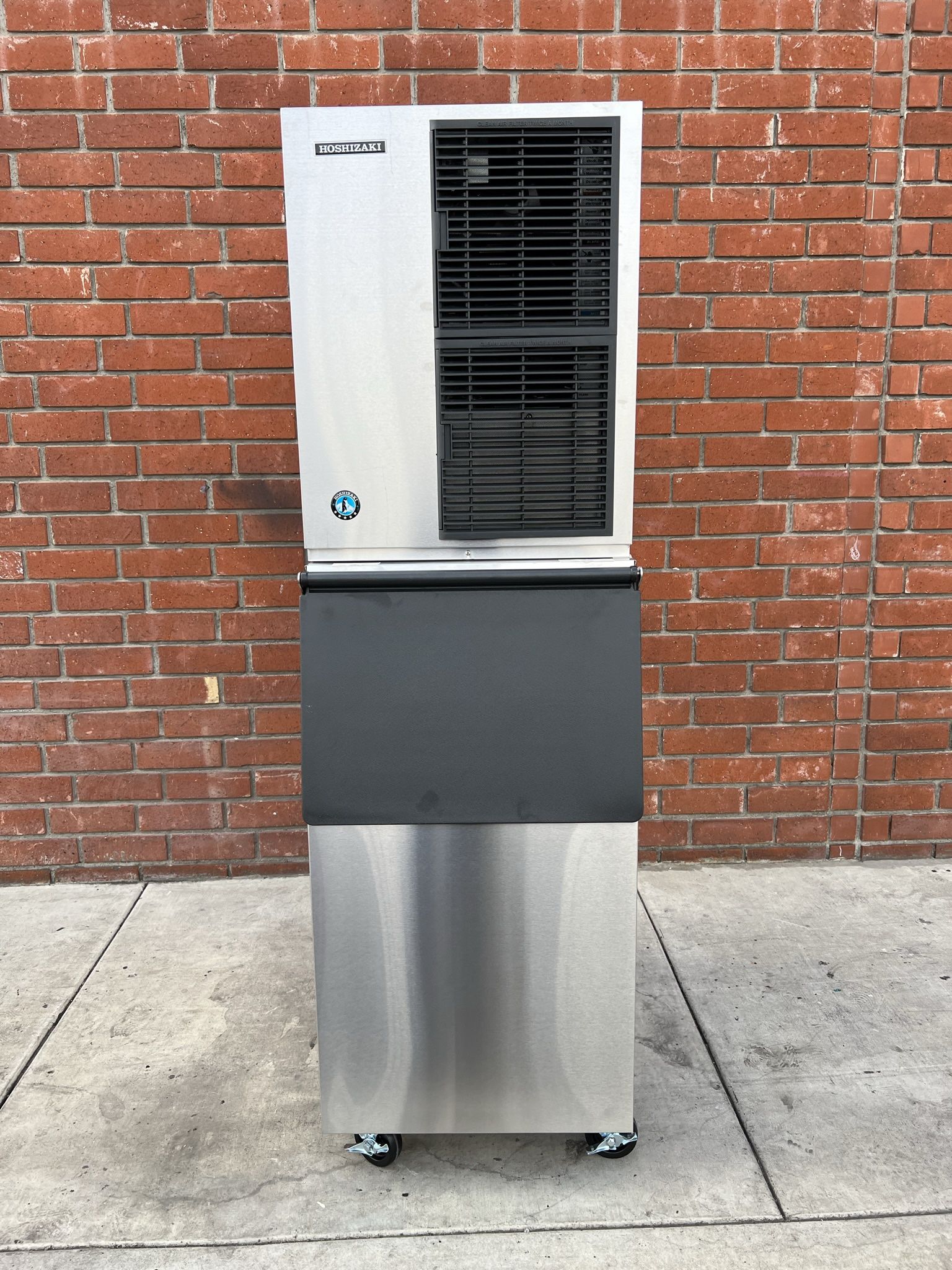 Hoshizaki KM350MAJ Slim Line 22" Air Cooled Crescent Cube Ice Machine