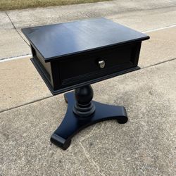One Drawer End Table 