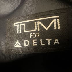 TUMI for Delta Black Zip Travel Case Cosmetic Toiletry Pouch Bag 6.5x4.5x2 with Unopened Toiletries 