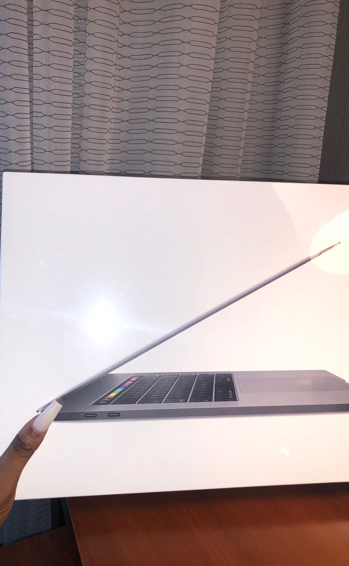 2019 MAC BOOK PRO 15 in. Touch Bar intel BRAND NEW