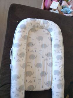 Baby pillow lounger