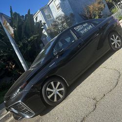 Selling My 2018 Toyota Mirai 4000 OBO Brand New 50000 Miles
