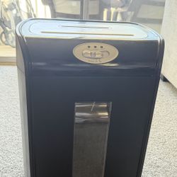 Insignia Paper Shredder – Excellent Condition