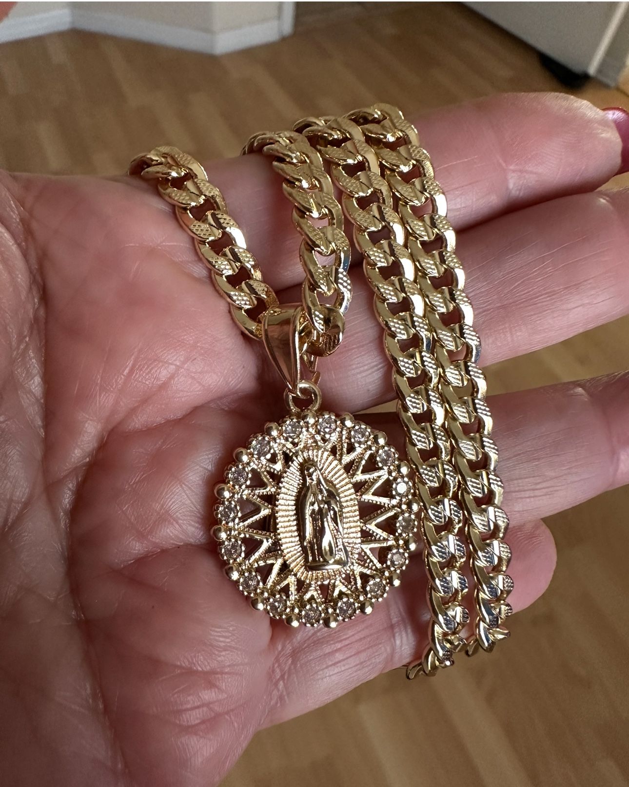 Cuban Chain In Gold Plated With Round Virgin Pendant