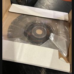 23 cm (9") 1800 W Electric Circular Saw for Concrete (with motor) with 8.9 cm (3.5") cutting depth. Includes water line, pump