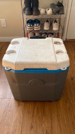 Igloo 52 Qt Roller Cooler