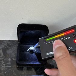 VVS1 Engagement ring Moissanite