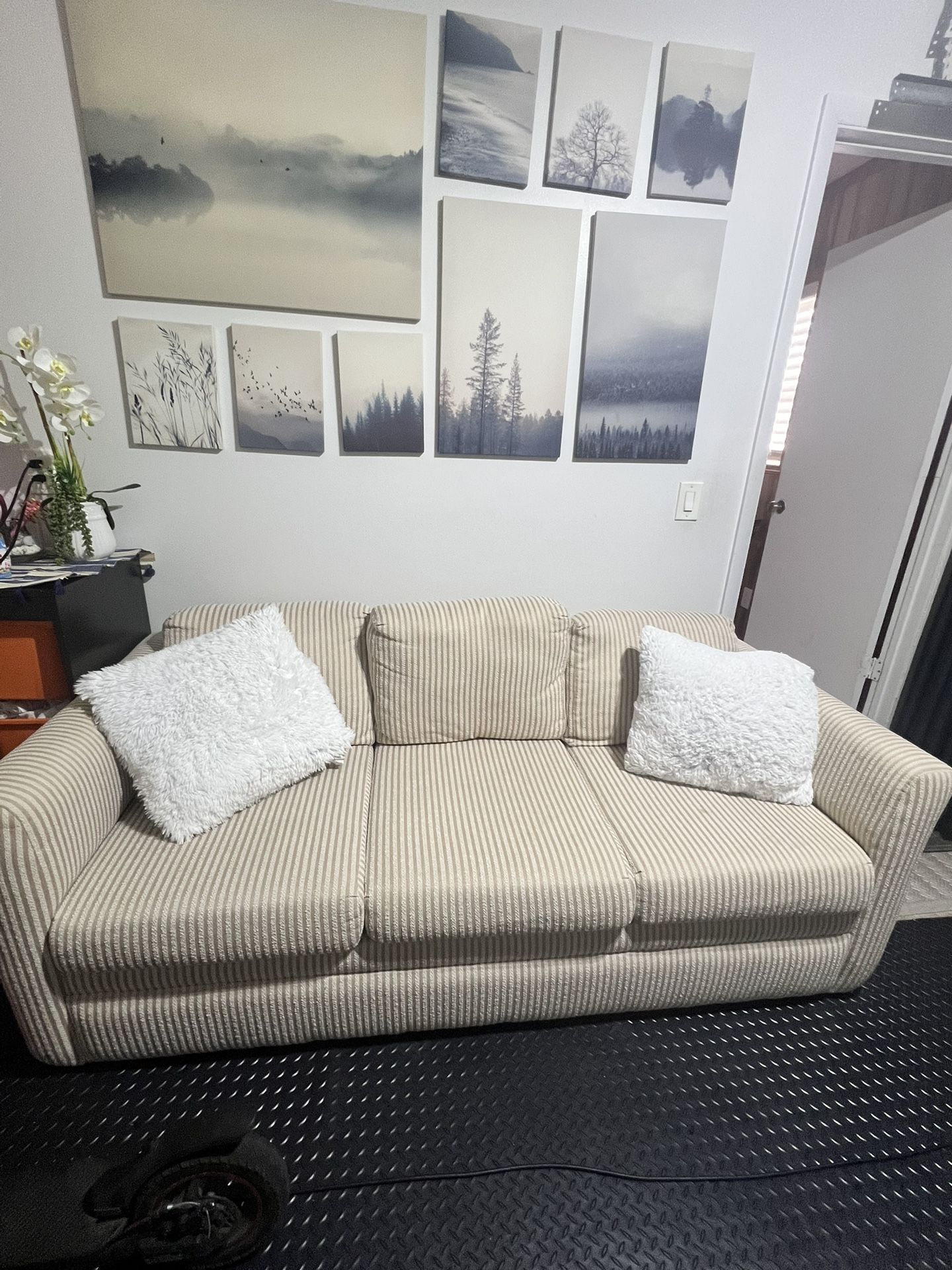 🛋 FOR SALE – Sofa Bed / Sleeper Sofa (Beige Striped)