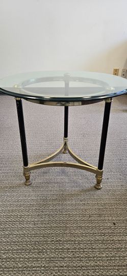 SIDE GLASS TABLE