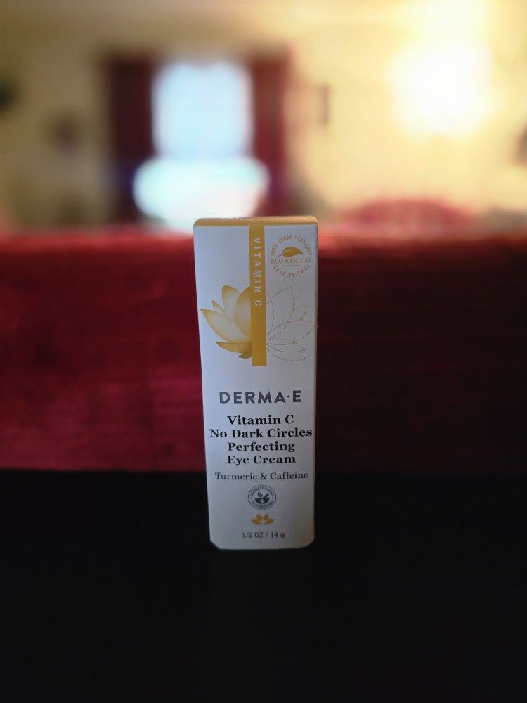 VITAMIN C
O-ETHICAL
DERMA E
Vitamin C
No Dark Circles
Perfecting
Eve Cream
Turmeric & Caffeine
Mura