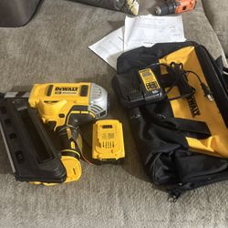 Dewalt 30 Degree Framing Nailer Kit
