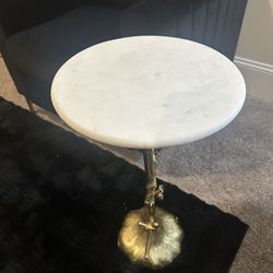 Gold Marble Accent Side Table (Modern Glam / Statement Piece)