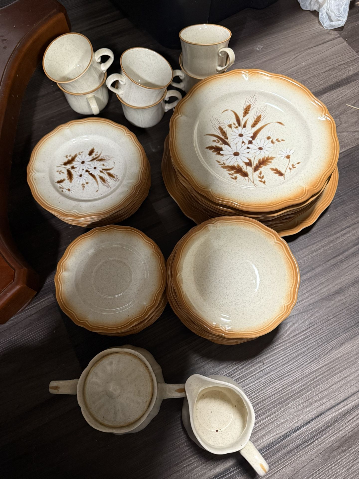 Vintage Meadowland Ironstone Wheat Dinnerware Set – 31 Pieces