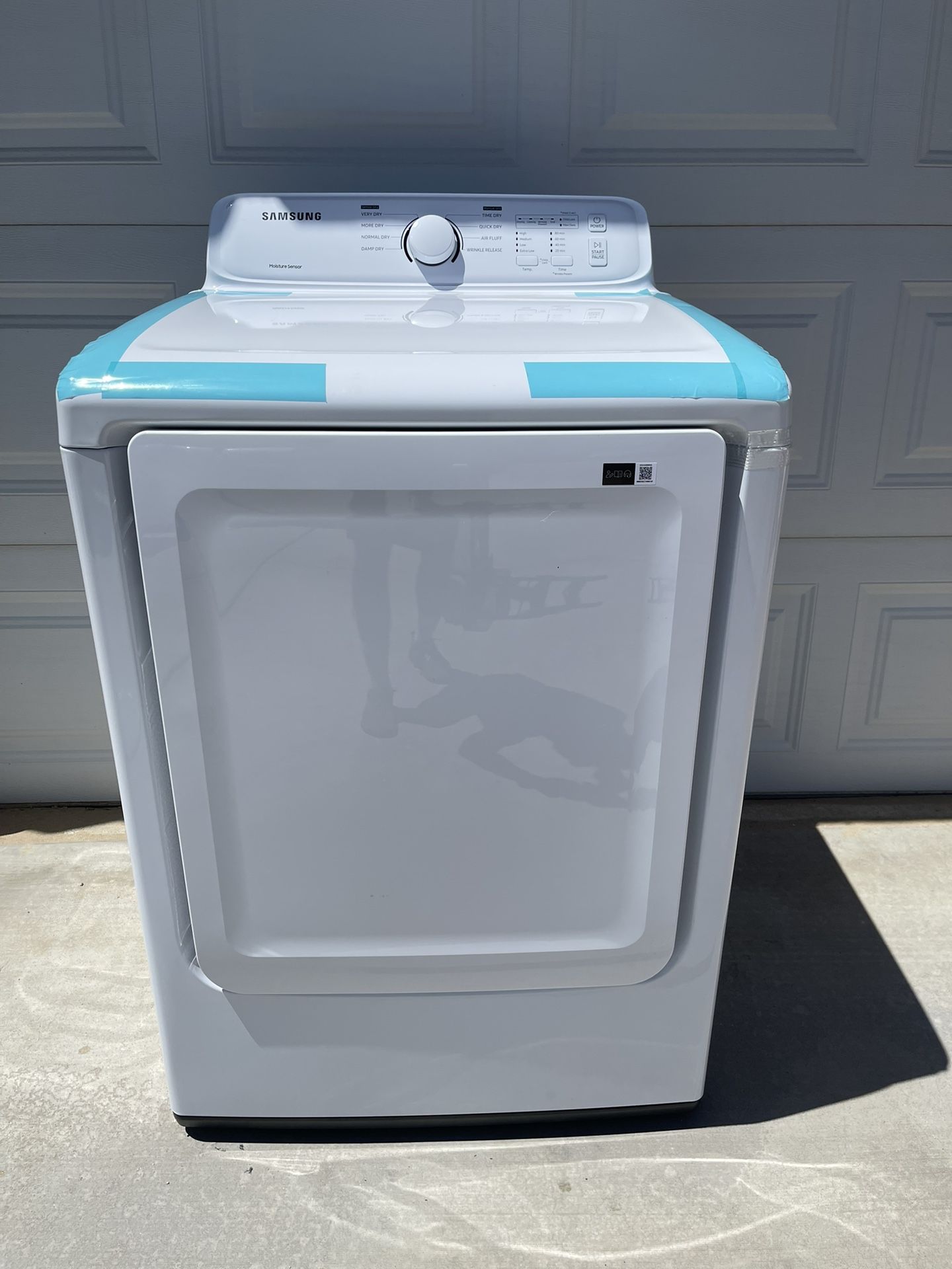 Samsung 7.2 cu. ft. GAS Dryer with Sensor Dry and 8 Drying Cycles.