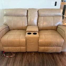 Bassett 2 way power loveseat with center console