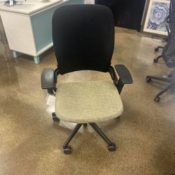 Steelcase Leap V2 Olive Seat/Black Mesh Back