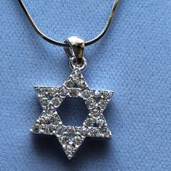 Ladies Crystal Jewish Star Of David 3/4” Pendant On Snake Chain *Pickup Boca Raton