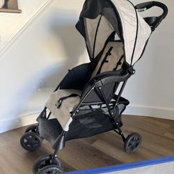 Lightweight Folding Stroller – Compact & Easy to Use