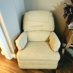 2 La-Z-Boy Recliners