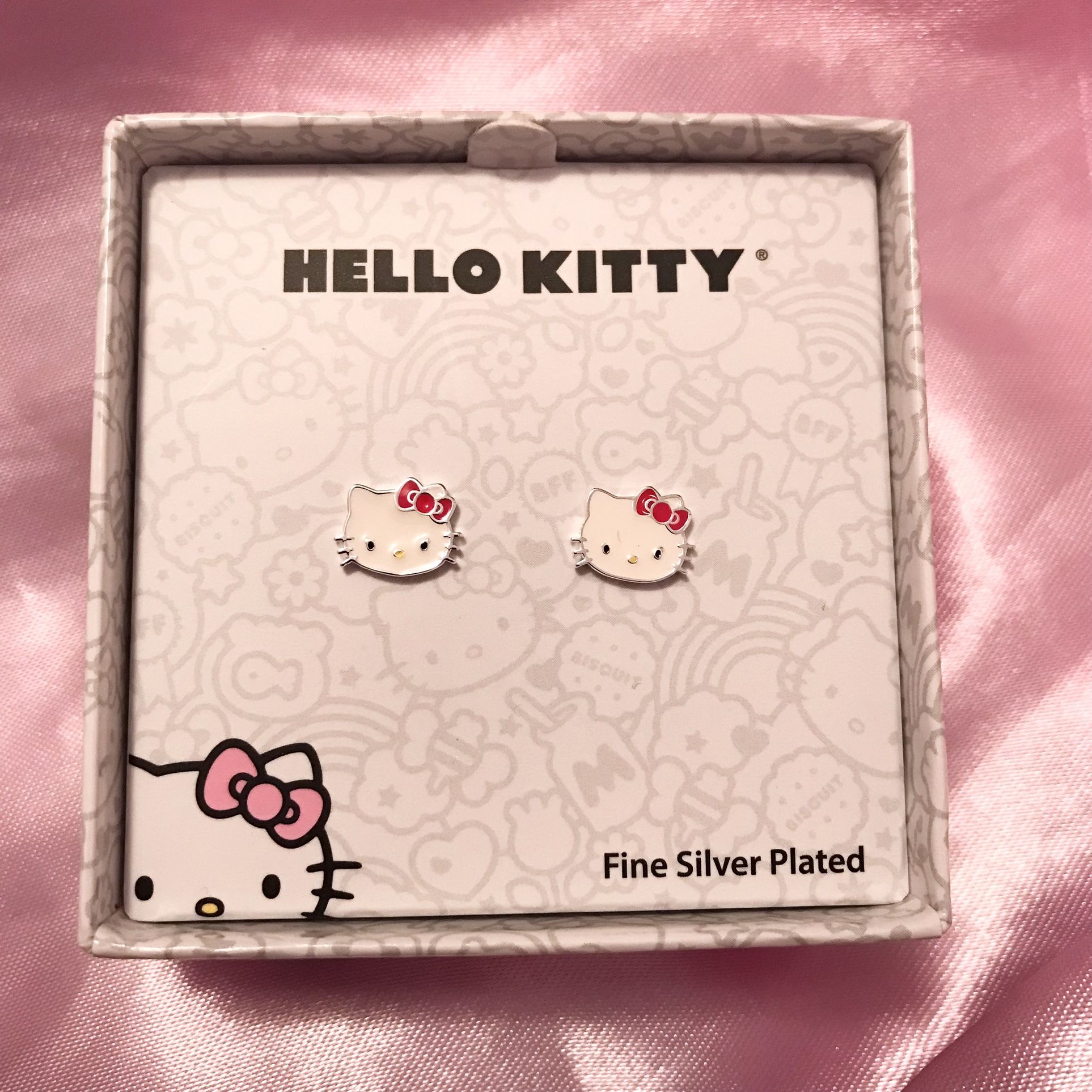 Hello Kitty head stud earrings