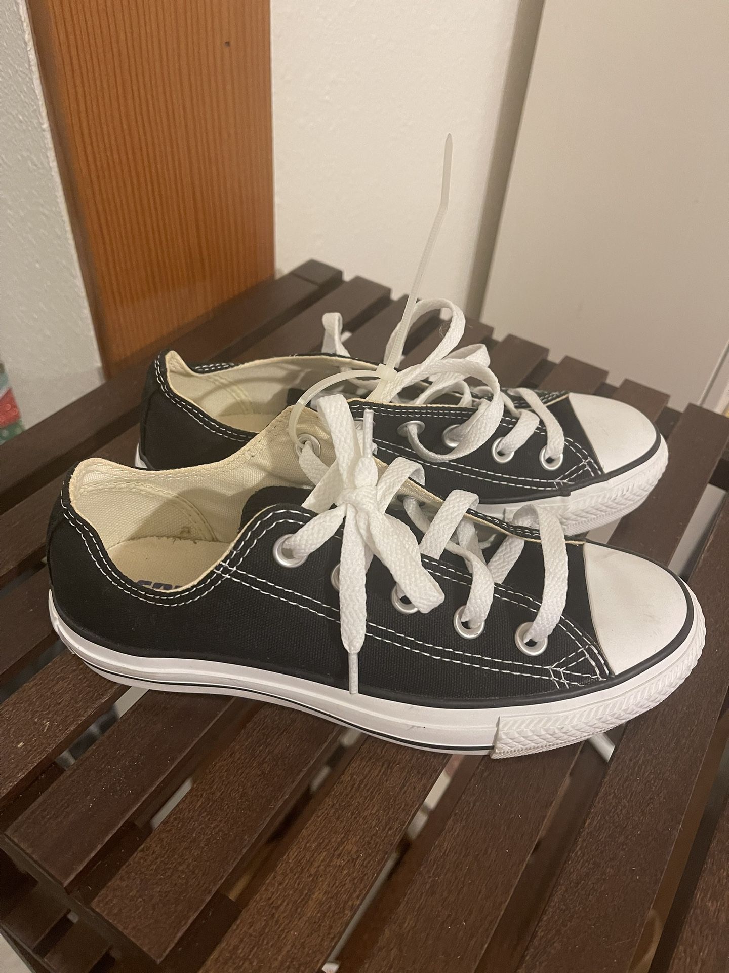 Converse Big Kids Size 5 Shoes