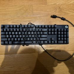 Logitech Full-Size USB Keyboard G413 SE