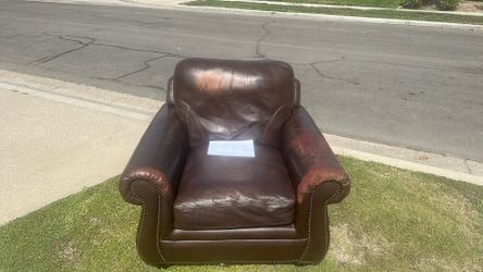 FREE LEATHER LOUNGE CHAIR