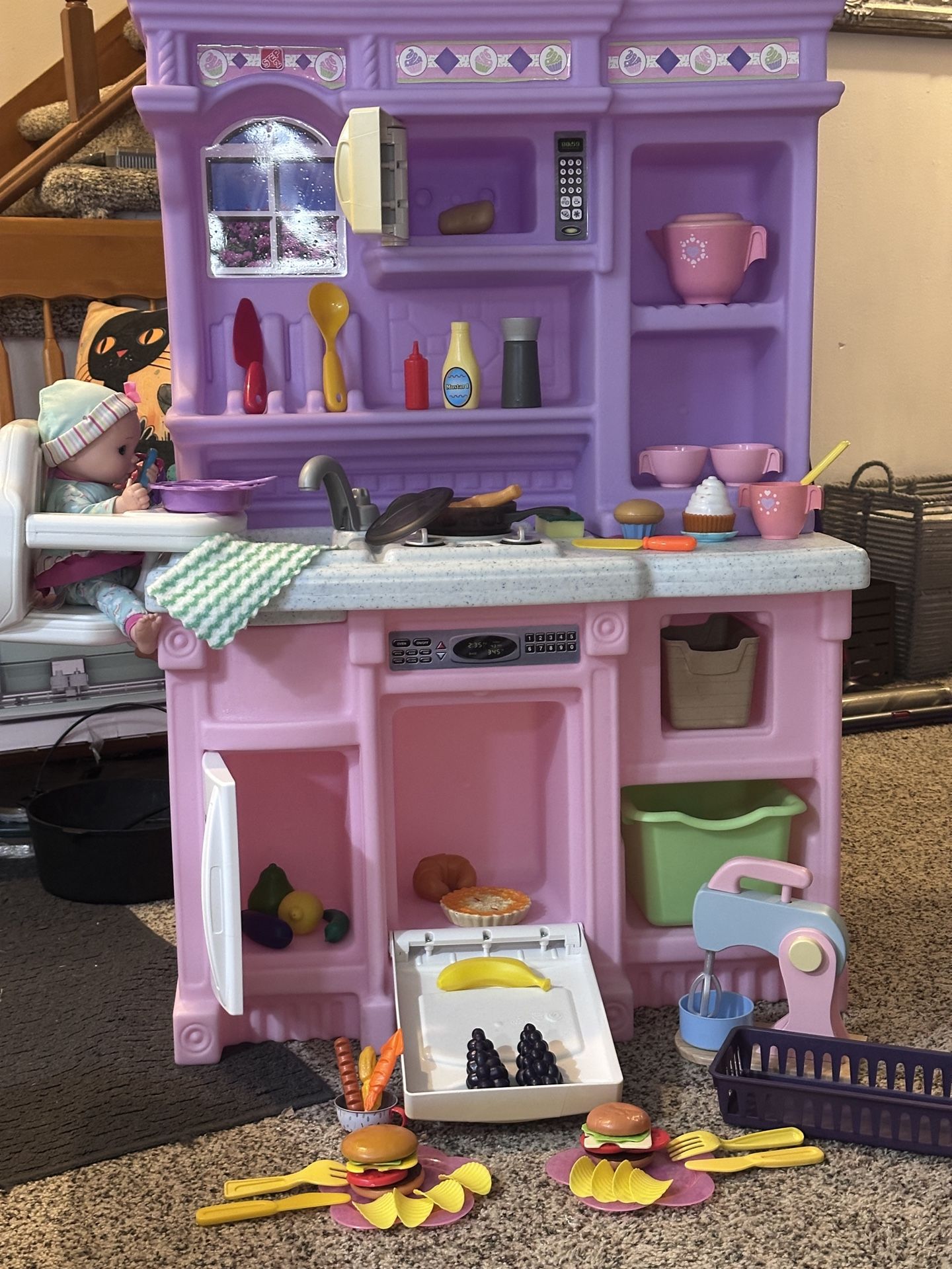 Very Clean, Kitchen, With Doll Set (see Description)