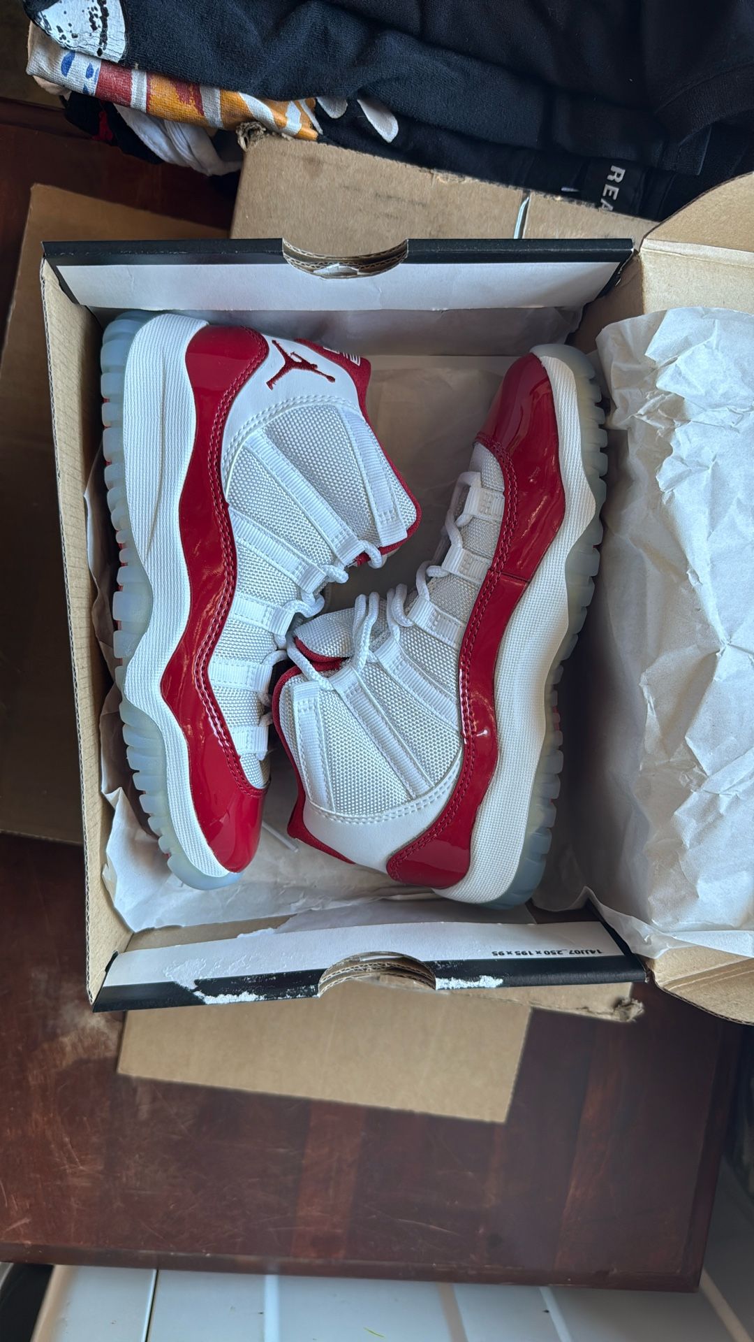 Air Jordan 11 Retro - Cherry 