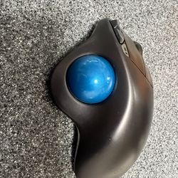 Logitech M570 Wireles Mouse (Like New!)