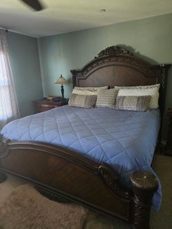 King Wooden Bedroom Set