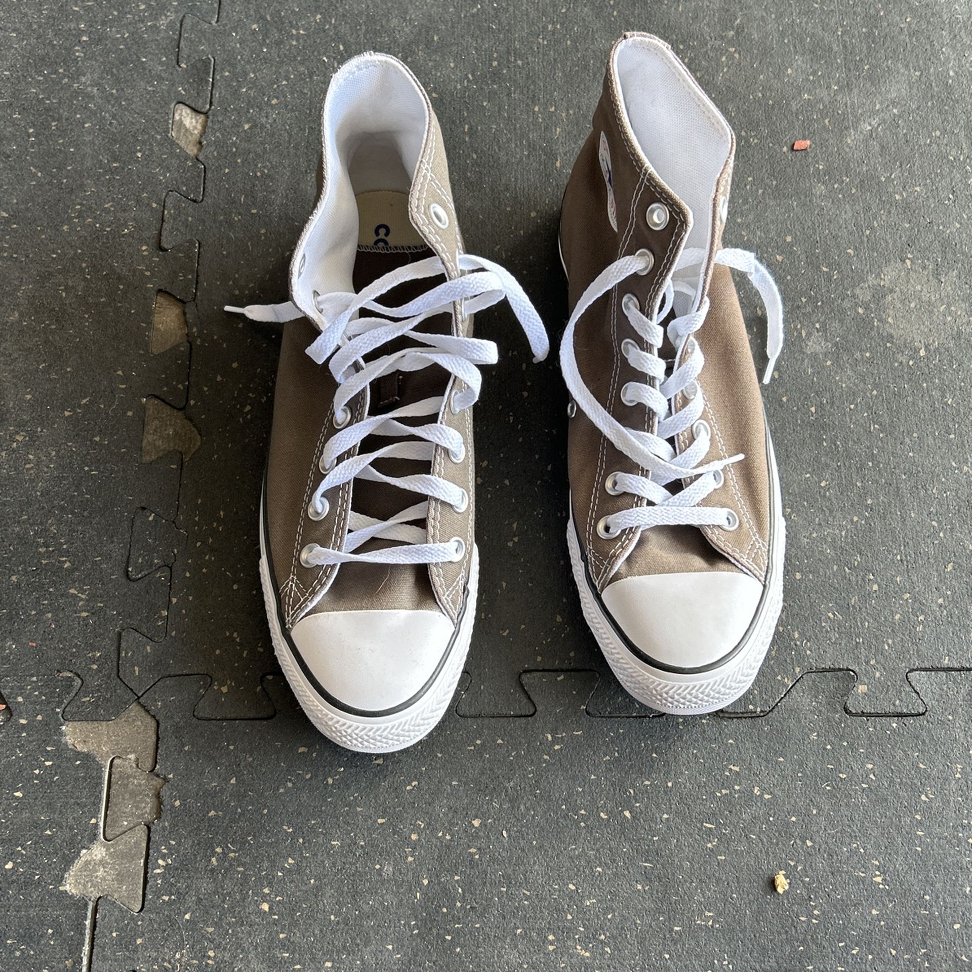 Converse tennis shoes