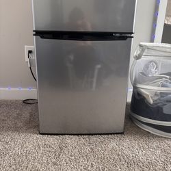 Whirlpool Mini Fridge Plus Freezer