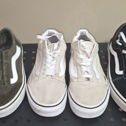 White VANS ( SIZE 6)